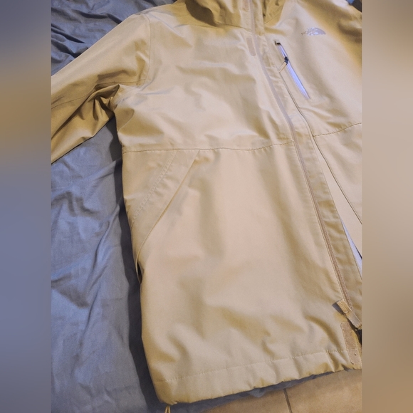 Waterproof/Windproof jacket - Picture 3 of 5